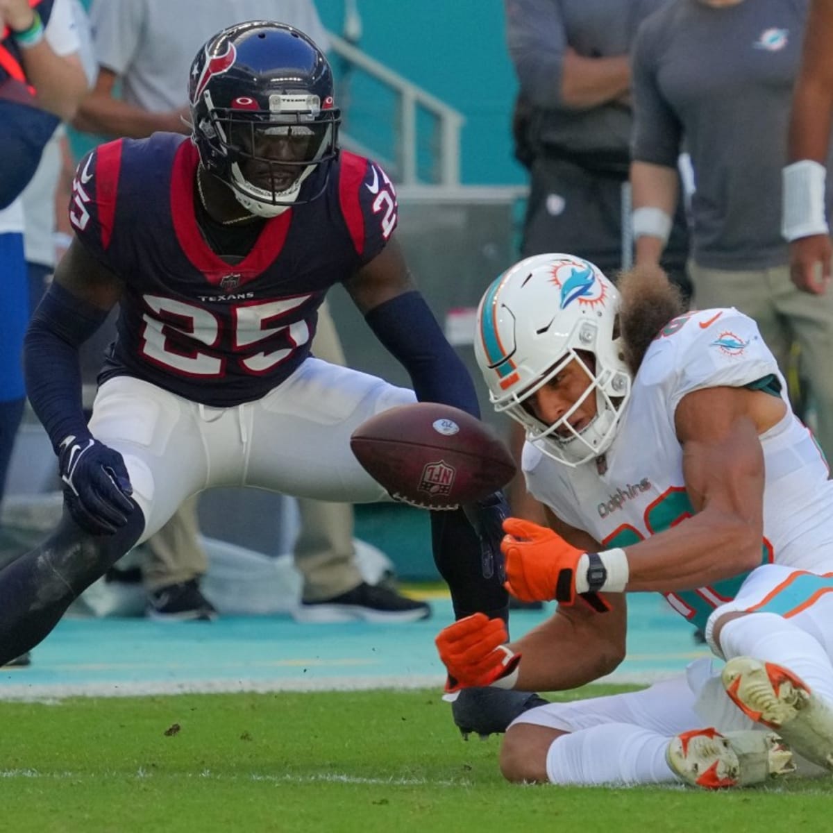 Around The NFL on Twitter: Dolphins claim running back Phillip Lindsay off  waivers from Texans   /  Twitter