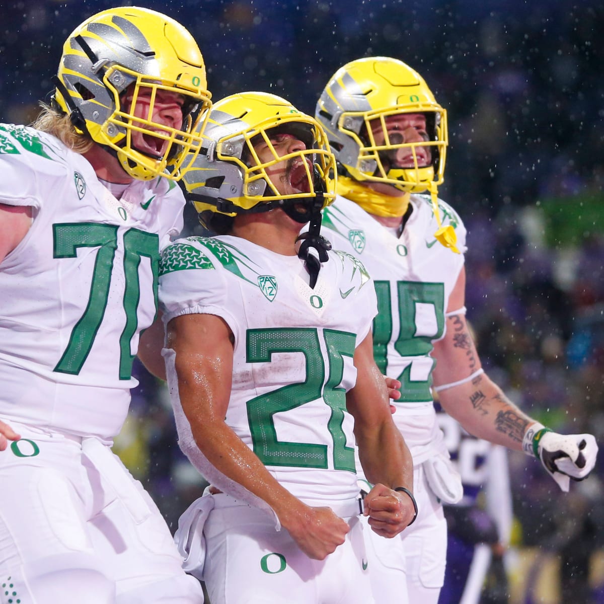 Notre Dame special teams C.J. Sanders (3) returns a kick during an NCAA  football game. Sunday