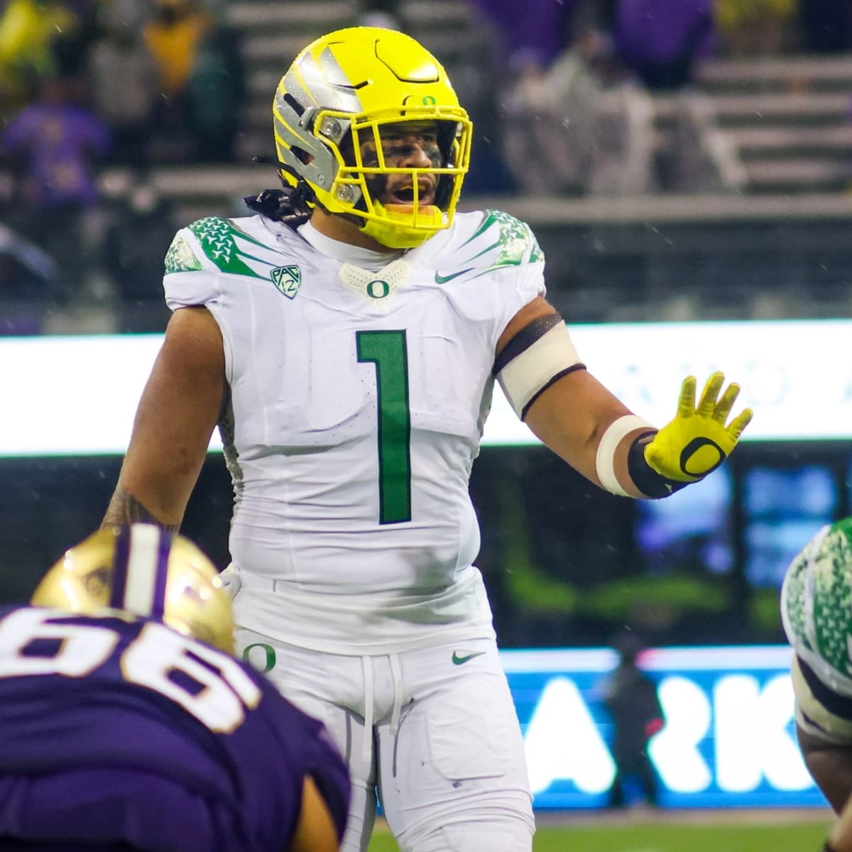 Oregon Ducks Football Defensive End Kayvon Thibodeaux Named Pro Football  Focus' Pac-12 Defensive Player of the Year - Sports Illustrated Oregon  Ducks News, Analysis and More