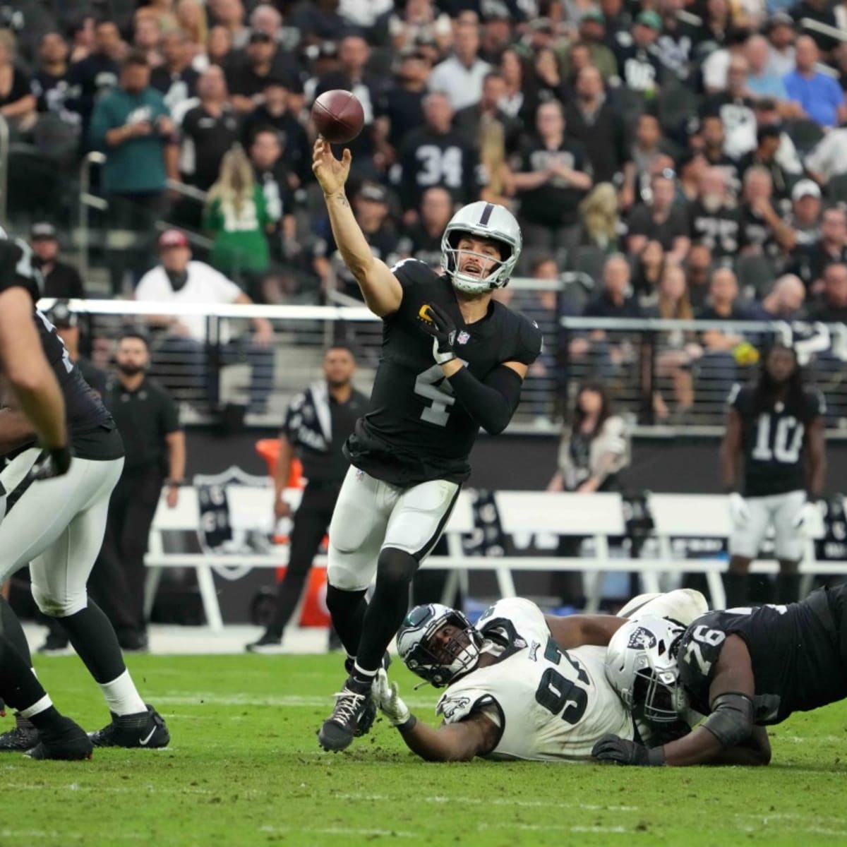 NFL 2016: Carr, Mack have Raiders poised for playoff push