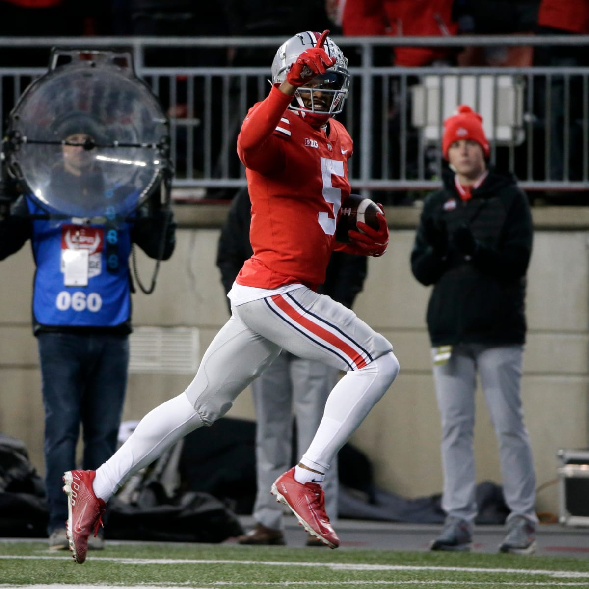 Ohio State's Garrett Wilson To Return To Practice On Tuesday - Sports  Illustrated Ohio State Buckeyes News, Analysis and More