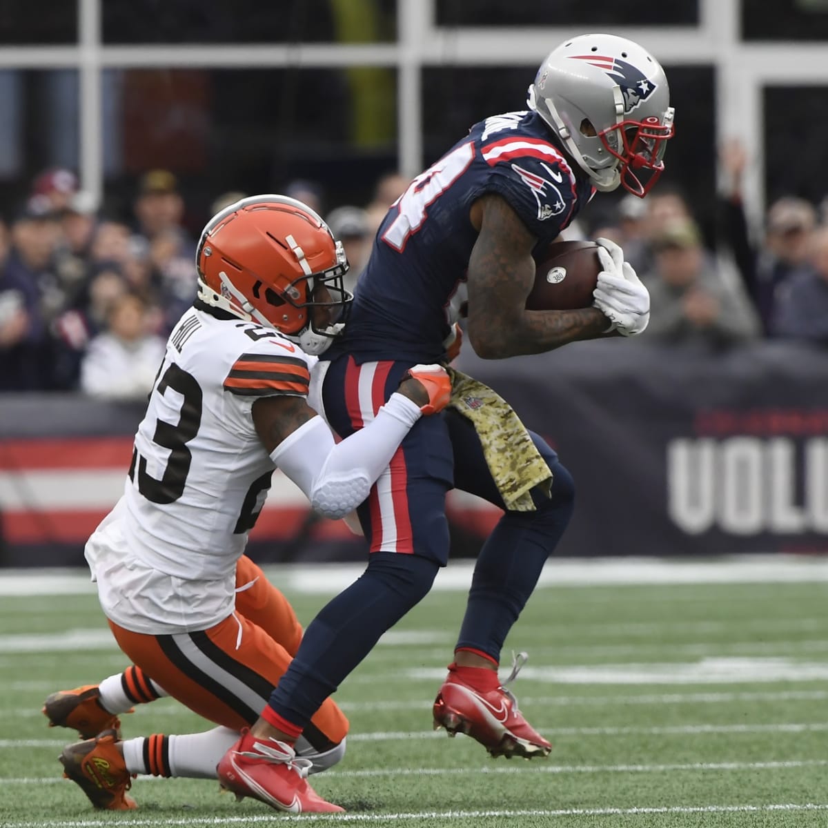 Cleveland Browns Troy Hill Carted Off on Stretcher Against New