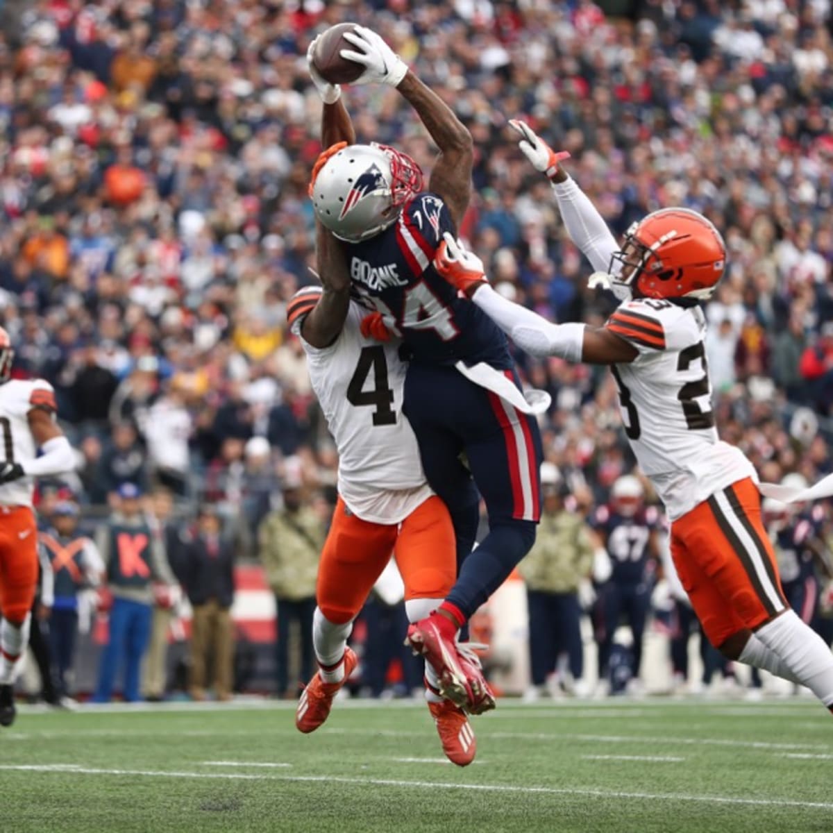 Kendrick Bourne of the New England Patriots makes a touchdown