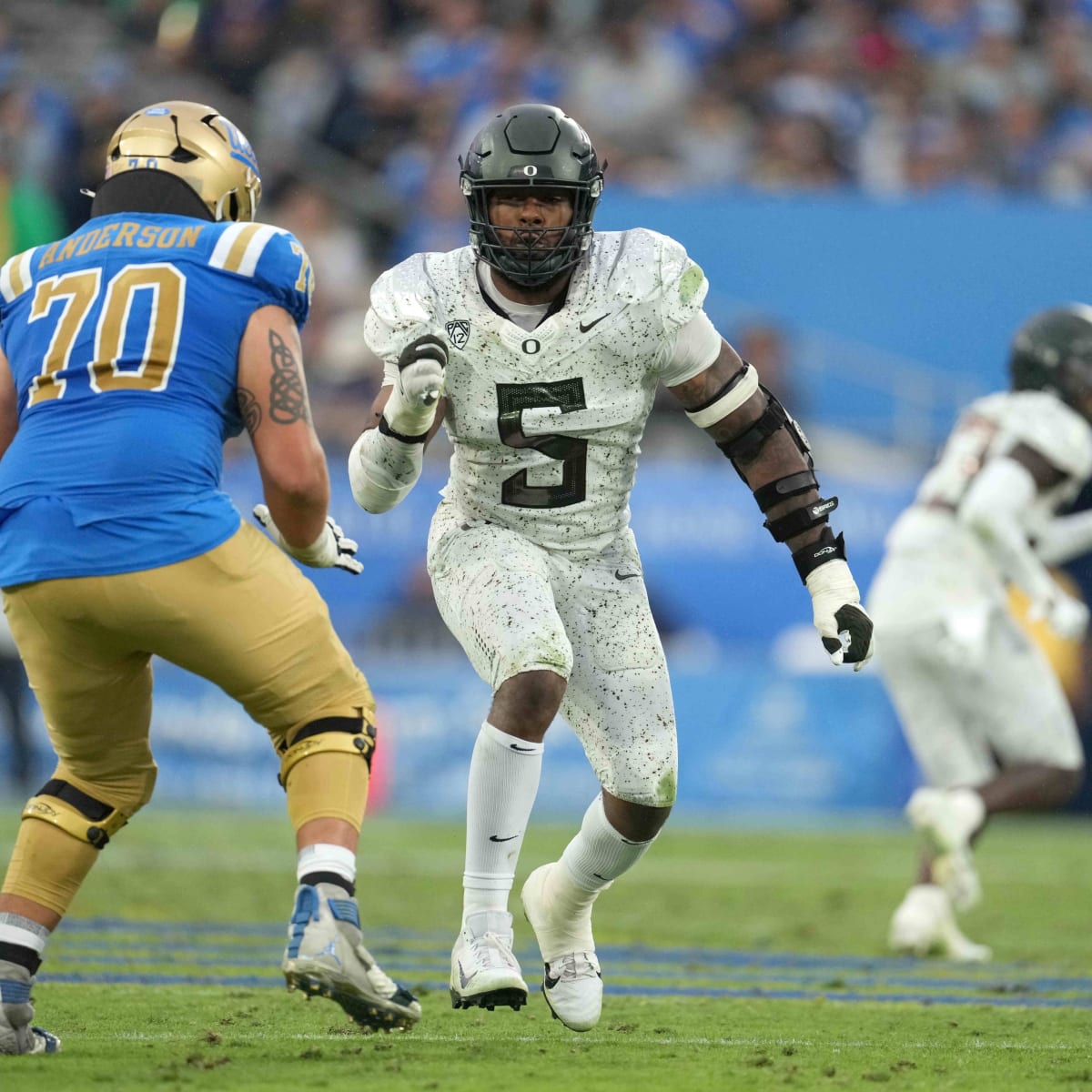 New York Giants Defensive End Kayvon Thibodeaux to Wear No. 5 in Rookie NFL  Season - Sports Illustrated Oregon Ducks News, Analysis and More