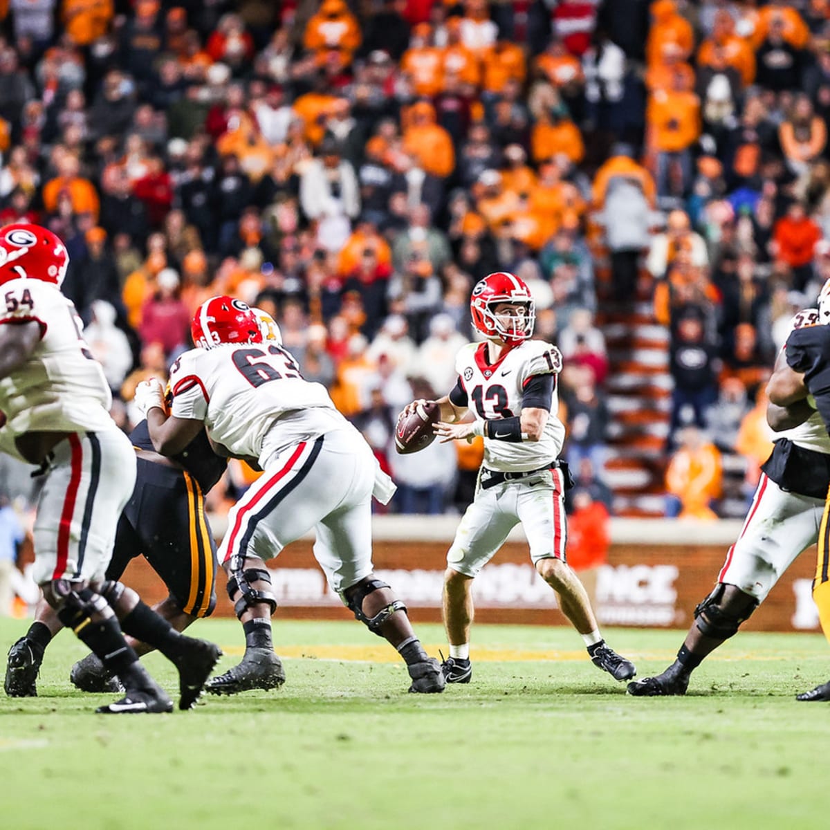 Georgia football sees epic guest star in the Dawg Walk