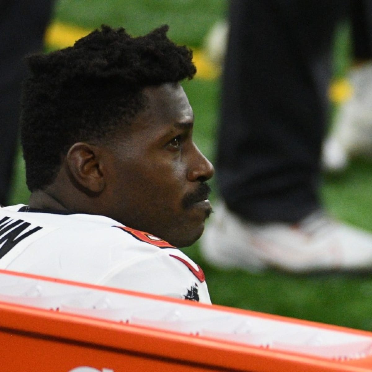 Antonio Brown is accused of using a fake vaxx card, but how the Bucs will  investigate is still unknown