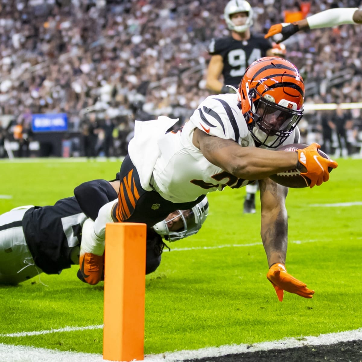 Burrow sacked, Bengals pummeled by Browns in 32-13 loss