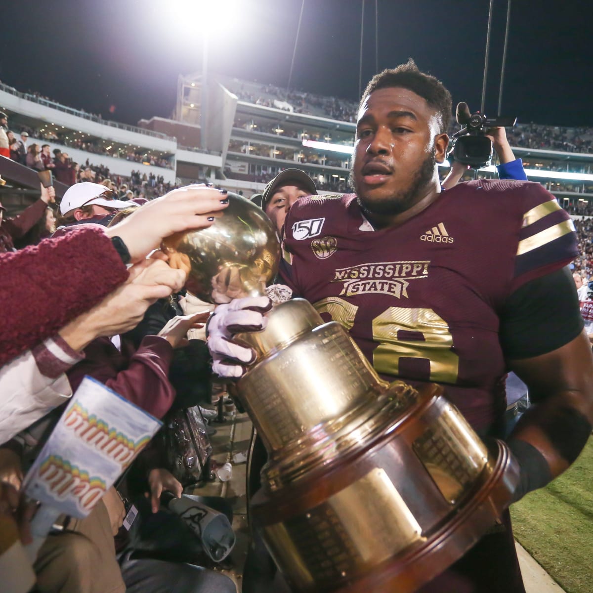 Egg Bowl leg lift costs Ole Miss overtime chance, Mississippi State prevails