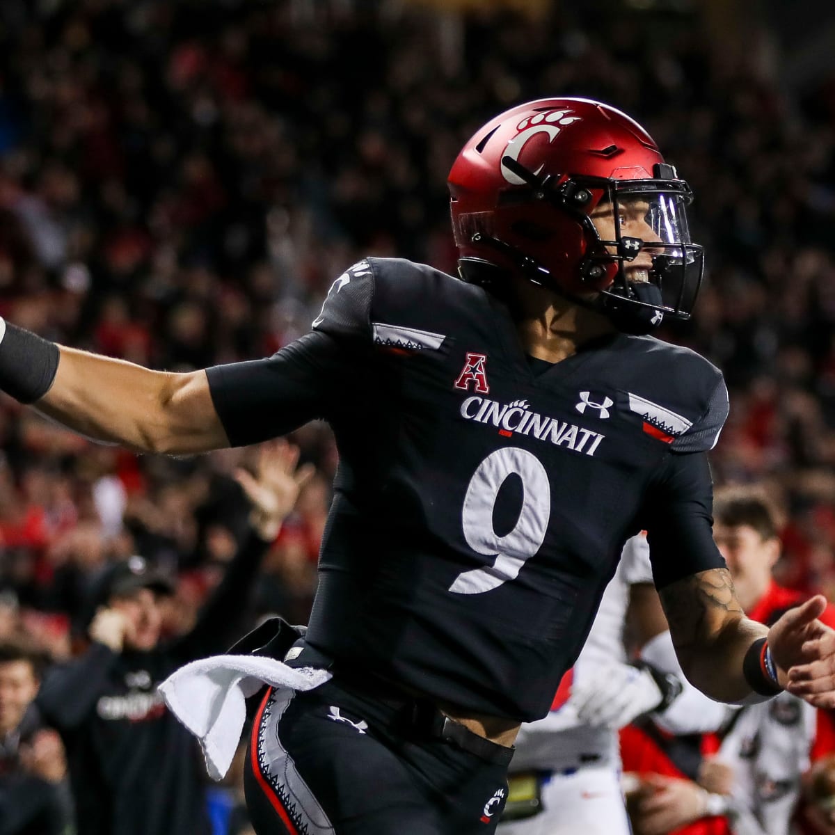 Look: Ahmad Sauce Gardner, Coby Bryant, Other Rookies Swap Jerseys After  Jets Loss To Seahawks - All Bearcats