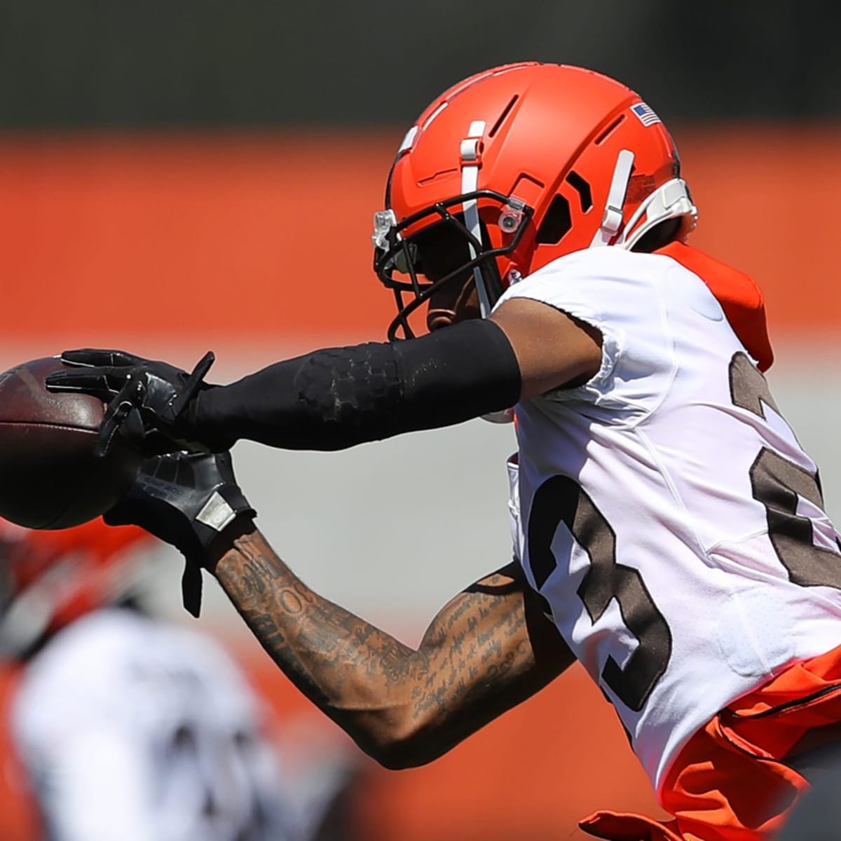 Cleveland Browns: Kareem Hunt, Jack Conklin designated for return