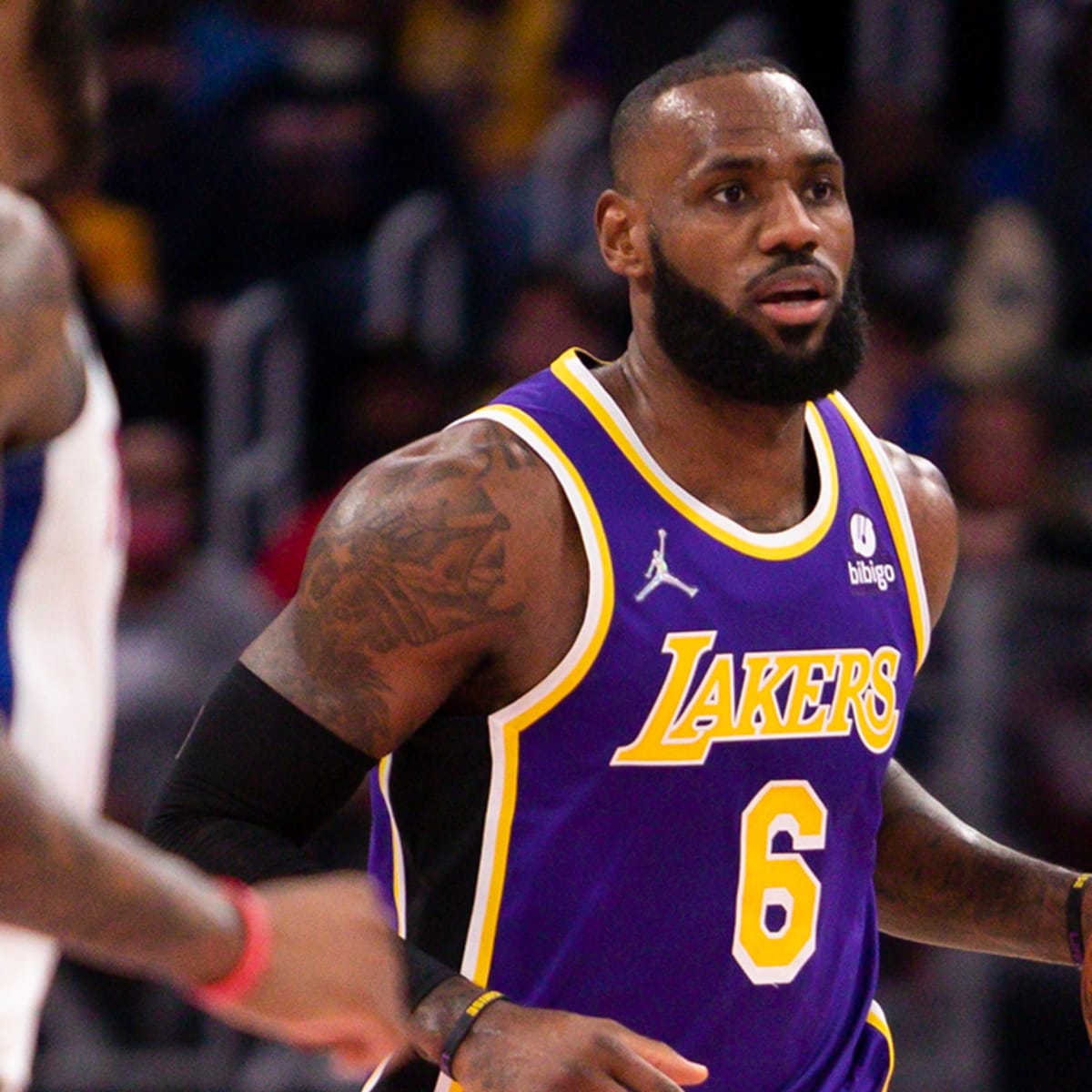 LeBron James returns as he and Davis send Lakers by Pacers