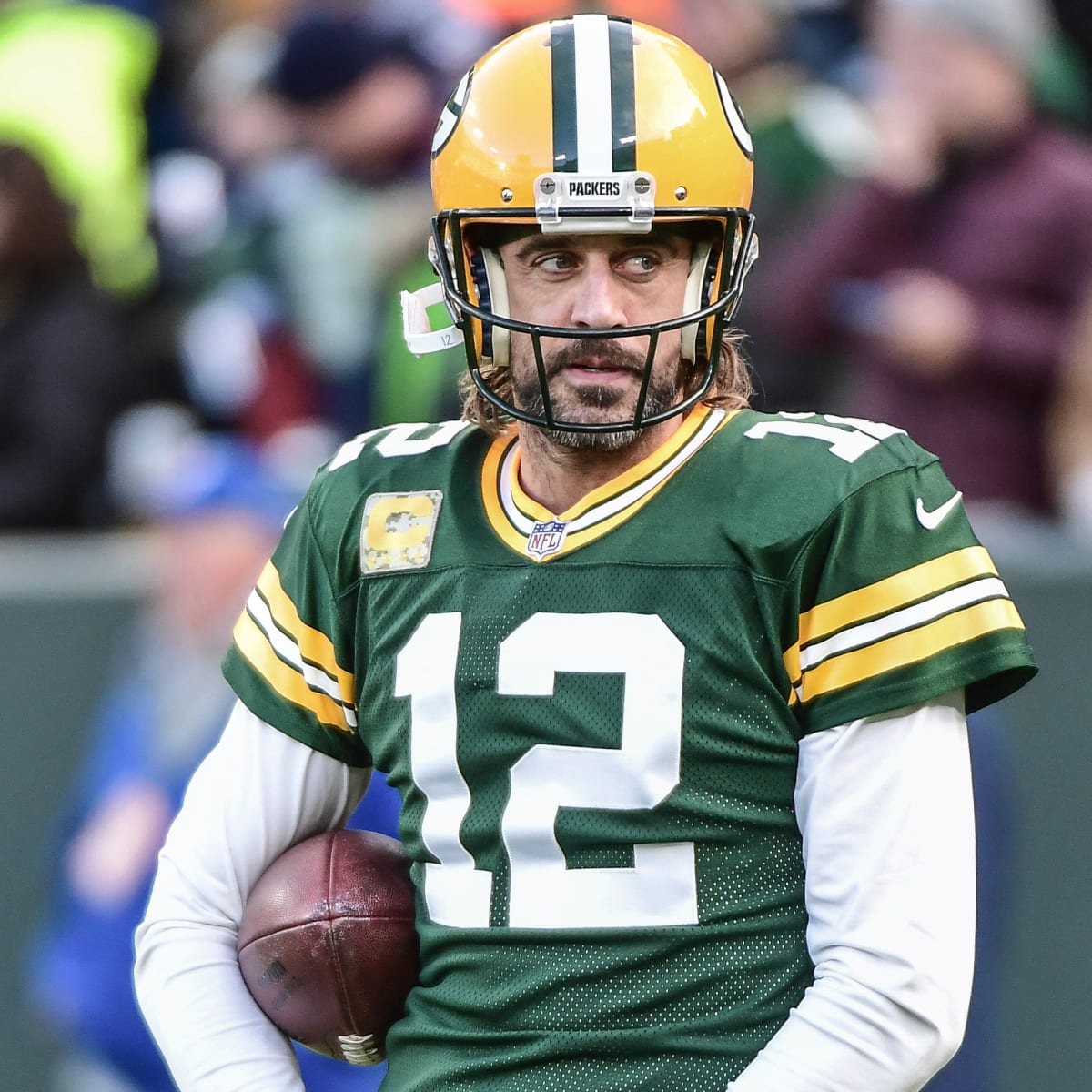 Aaron Rodgers teases Packers reporter over his Crocs style