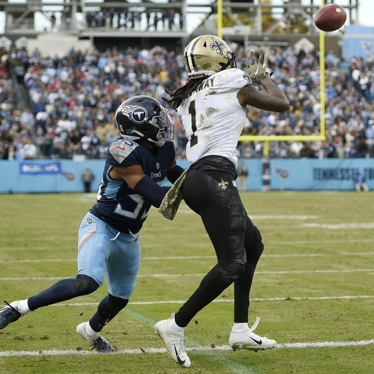 New Orleans Saints Quarterback Drew Brees gets ready to pass the ball in  the match with the San Diego Chargers at Wembley Stadium in London on  Sunday October 26 2008. (UPI/Photo Hugo