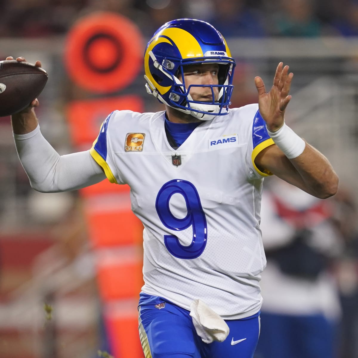 Matthew Stafford injury news: Rams QB limps off field late in 3rd