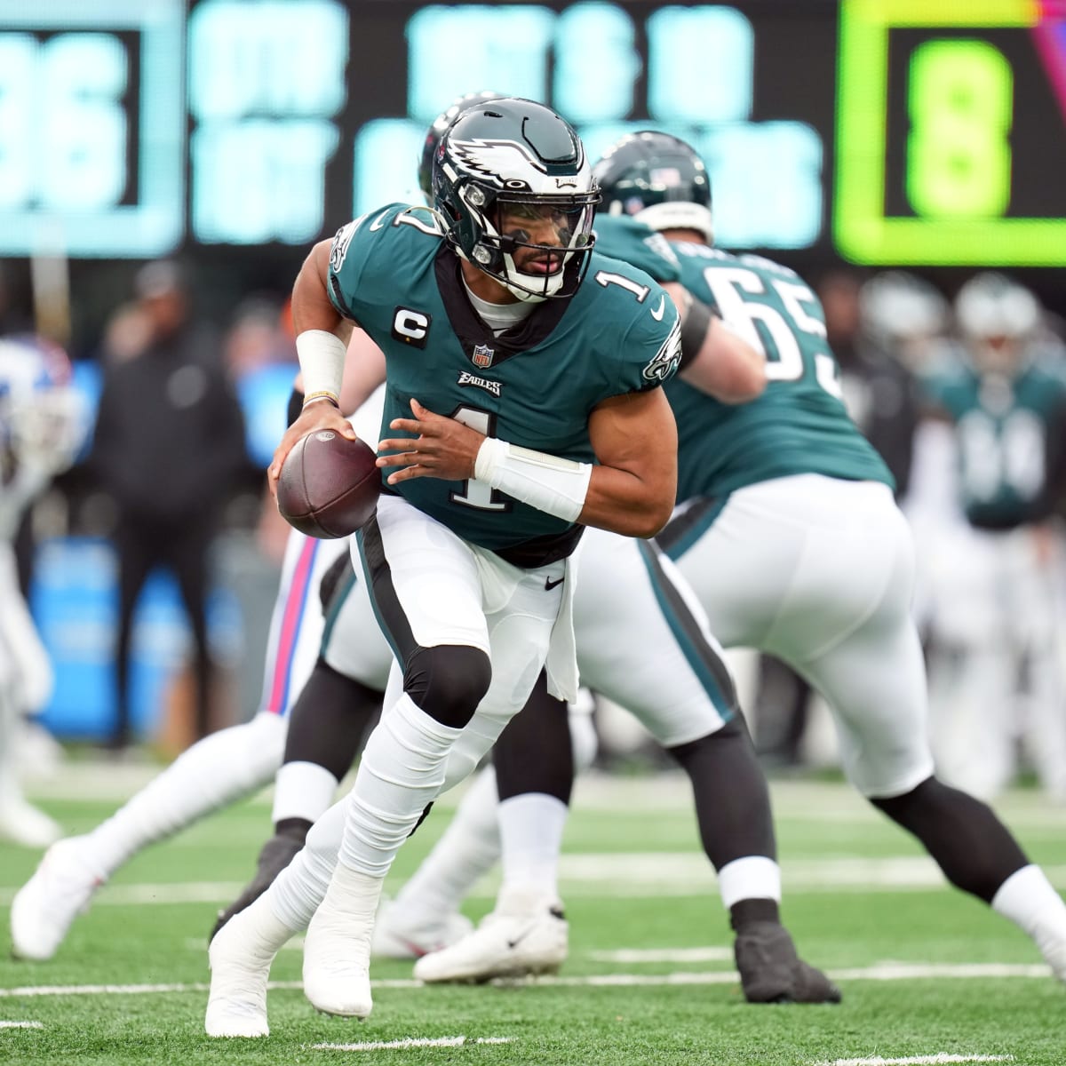 ESPN, Tom Brady now praising Eagles' Jalen Hurts; Villanova fans will see a  familiar face Saturday