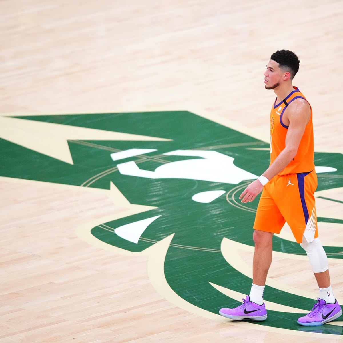 Devin Booker injury update: Suns SG expected to miss a few games with  hamstring injury - DraftKings Network