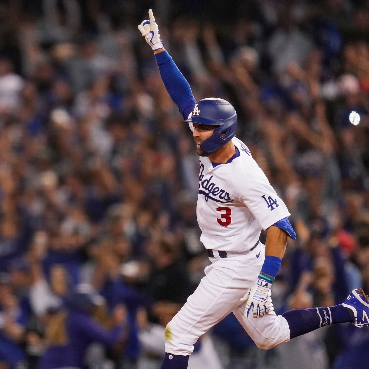 Chris Taylor embraces the moment early in Dodgers' Game 1 victory – Daily  Bulletin