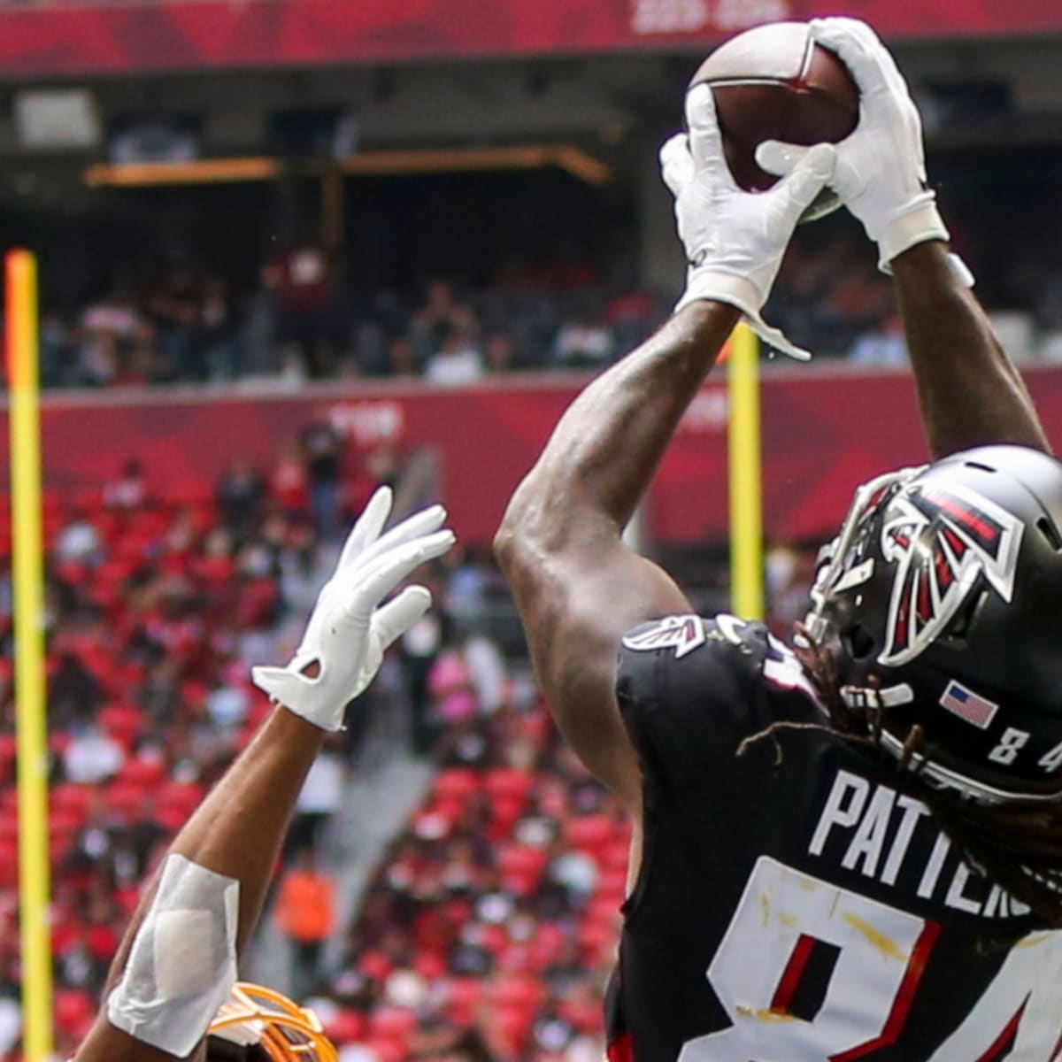 Atlanta Falcons running back Cordarrelle Patterson (84) catches a