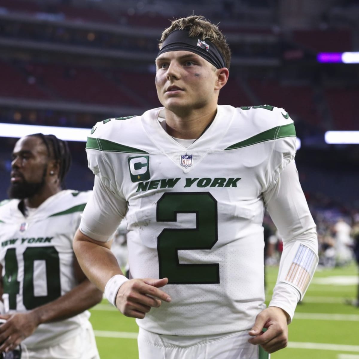 EAST RUTHERFORD, NJ - NOVEMBER 06: New York Jets quarterback Zach Wilson  (2) runs during the National Football League game between the New York Jets  and Buffalo Bills on November 6, 2022