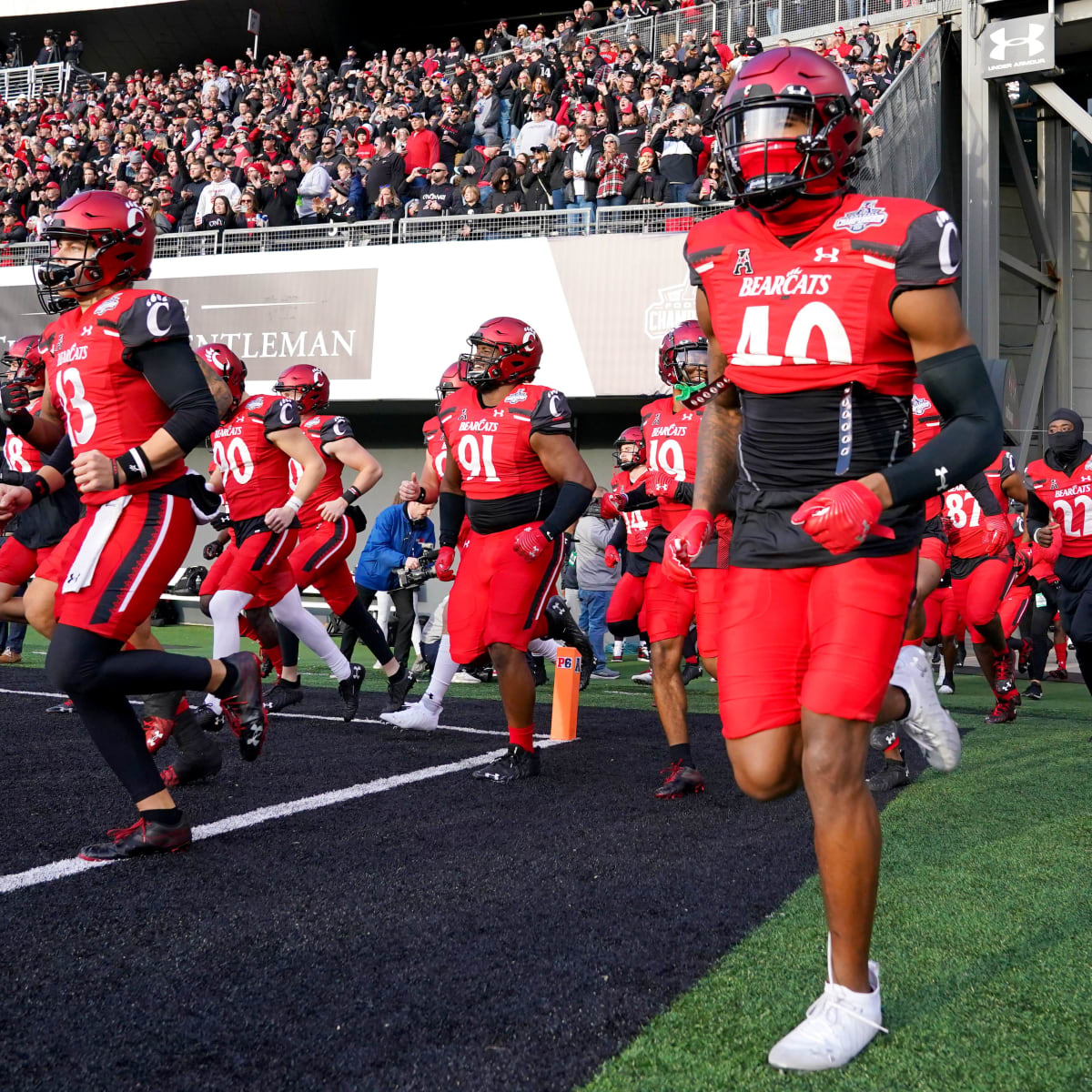 Cincinnati Bearcats Football - The #Bearcats land two on PFF's All-Freshman  Team of the Year. Ahmad Gardner receives first team honors after tallying  three interceptions and five pass breakups so far on