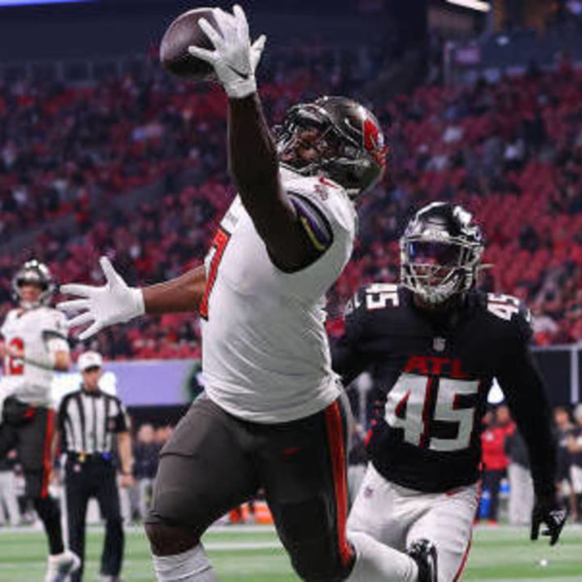 Brady throws for 368 yards, 4 TDs; Bucs beat Falcons 30-17