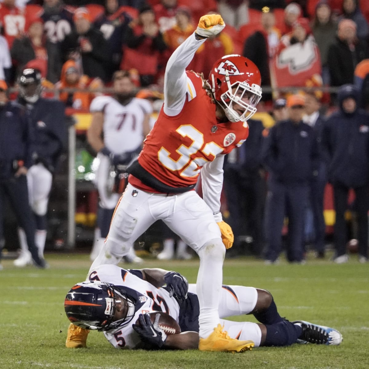 Denver Broncos Must Have an Answer to Chicago Bears DE Yannick Ngakoue -  Sports Illustrated Mile High Huddle: Denver Broncos News, Analysis and More