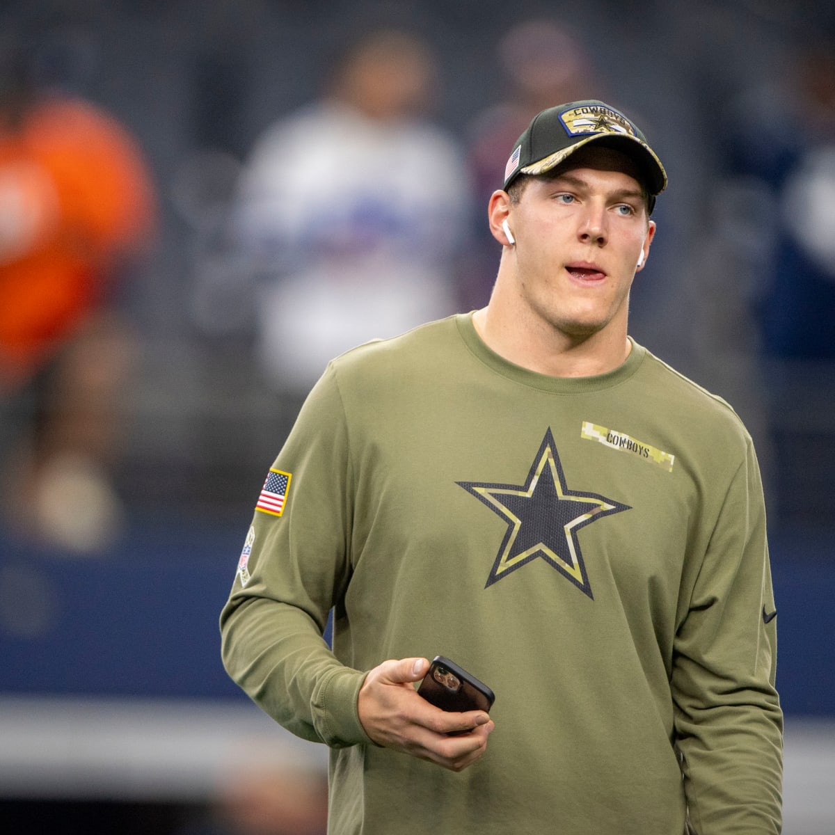 Dallas Cowboys LB Leighton Vander Esch 'Signed with Wrong Team'? Inside  Story - FanNation Dallas Cowboys News, Analysis and More