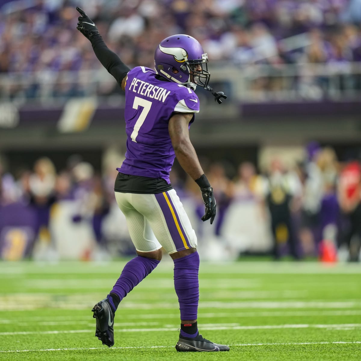 Peterson practices with Vikings; game status unclear