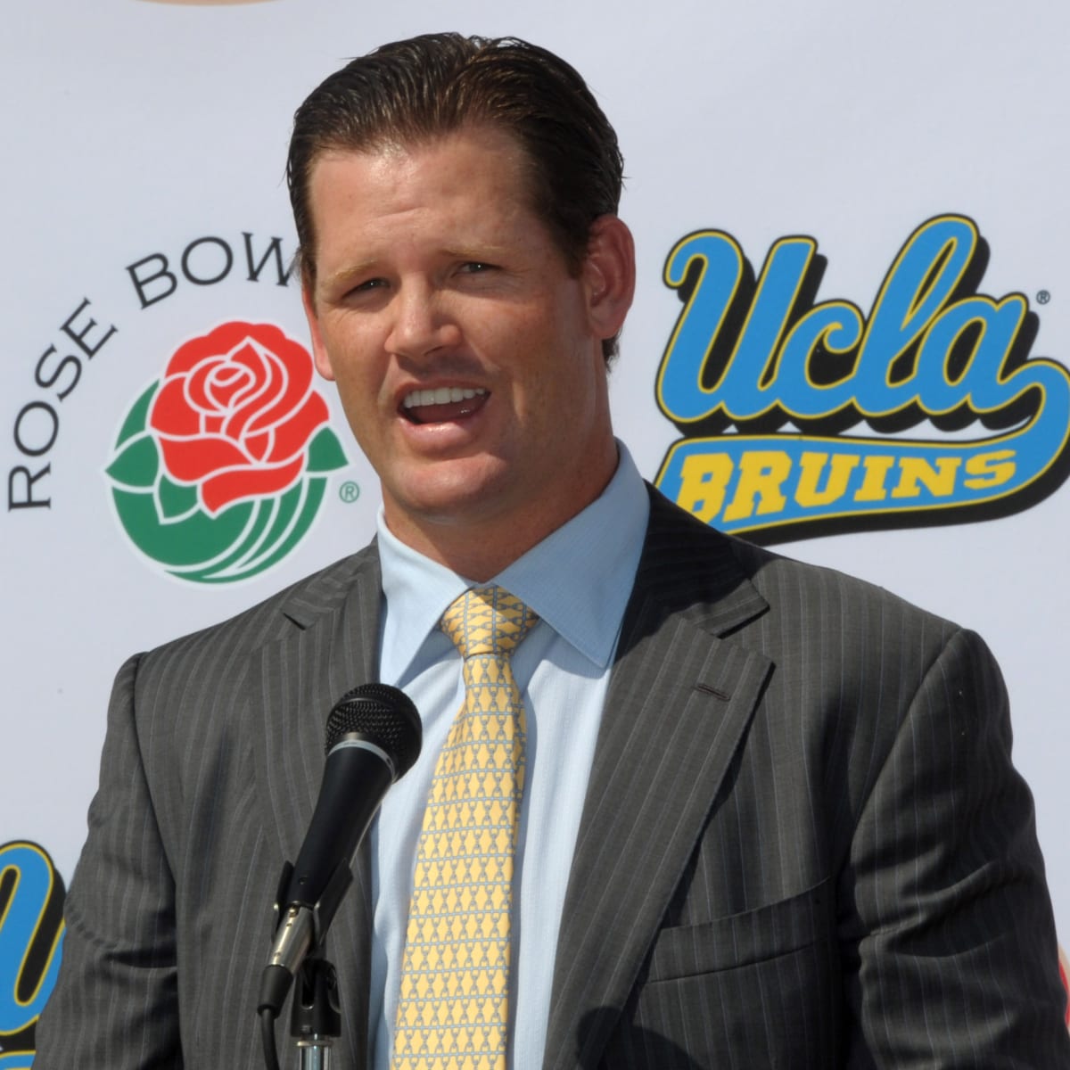 Former UCLA Quarterback Cade McNown Inducted Into College Football Hall of  Fame - Sports Illustrated UCLA Bruins News, Analysis and More