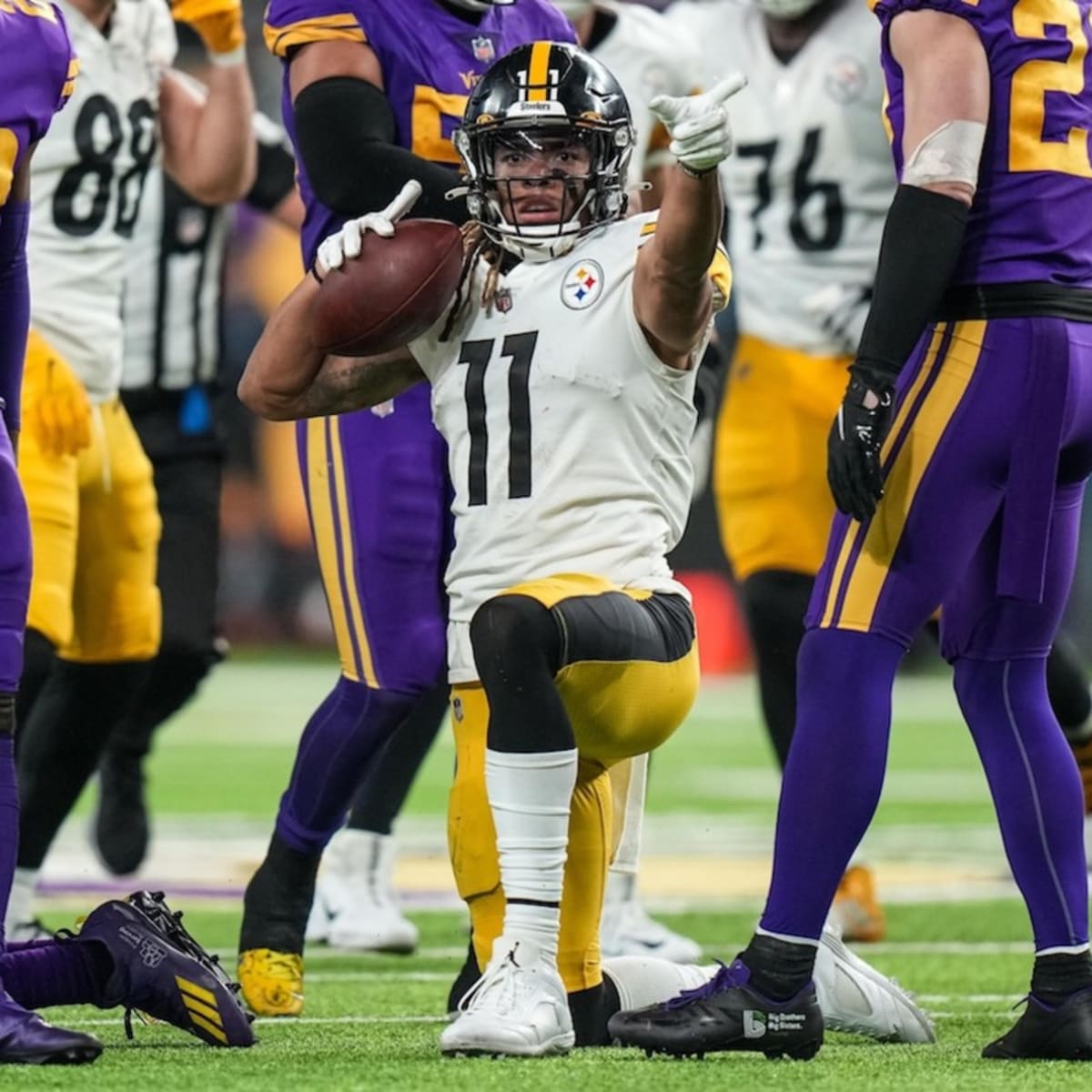 Total Sports Enterprises on X: If @ChaseClaypool scores a touchdown AND  the Steelers win tonight, we'll give a Chase Claypool autographed jersey to  someone who retweets this tweet and follows us!  /