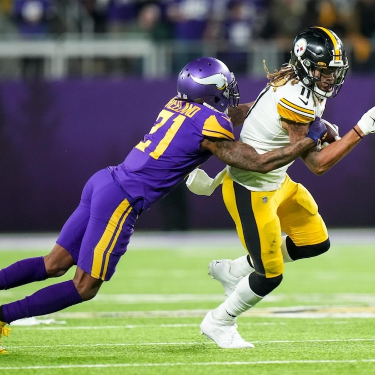 Steelers' Chase Claypool surprises fan suffering from dementia with jersey