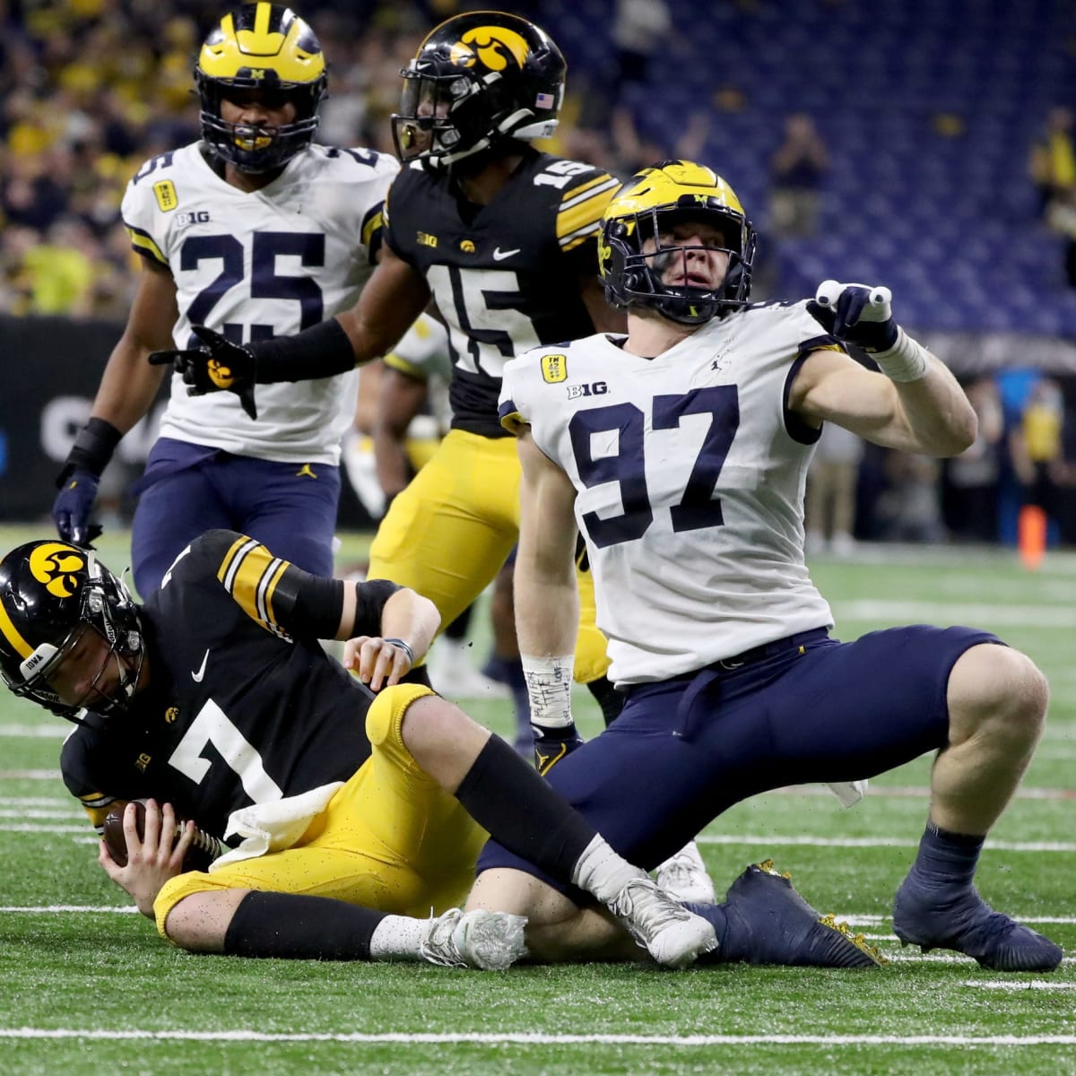 Aidan Hutchinson joins to talk Michigan's matchup with Penn State