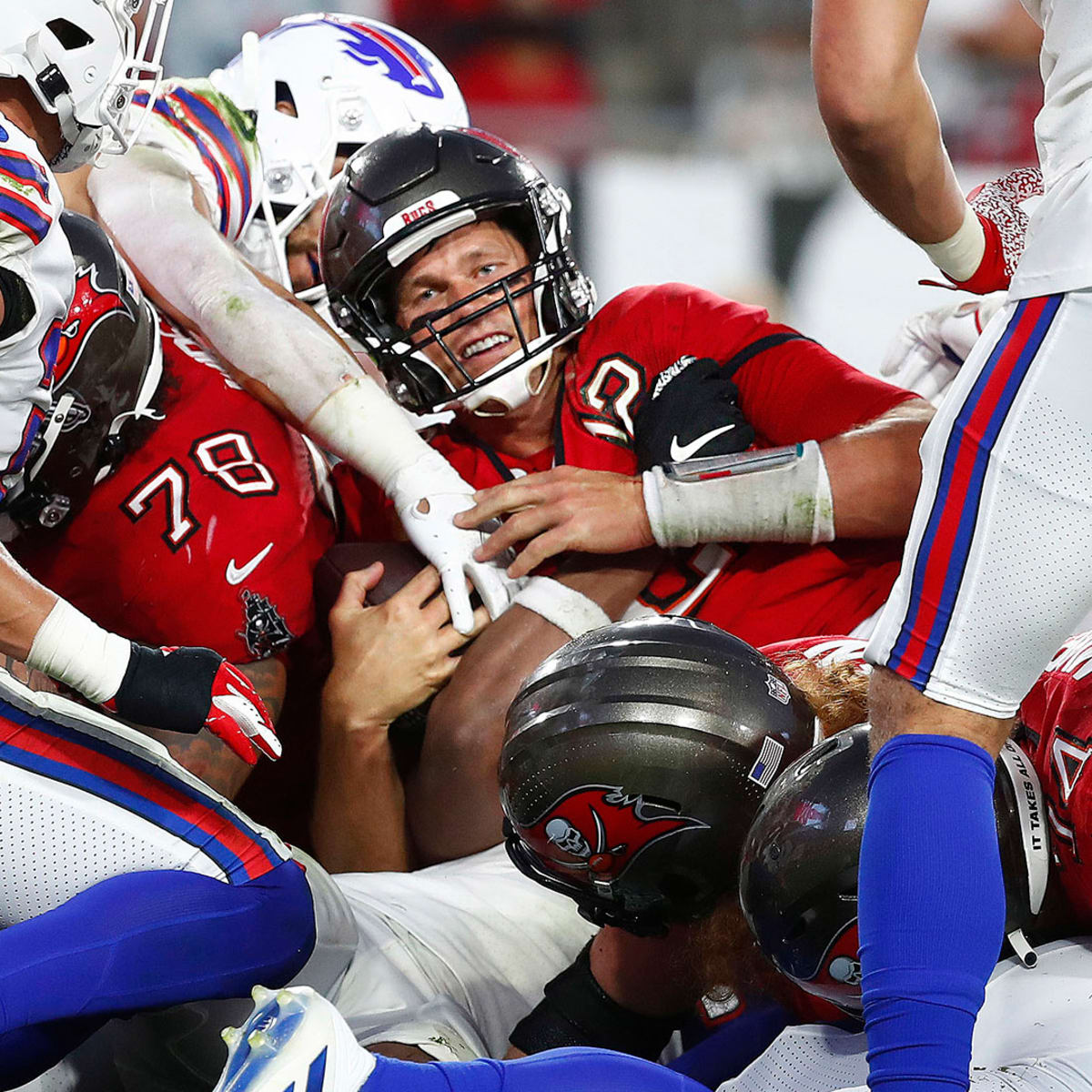 Josh Allen, Tom Brady share respectful gestures after Bills-Bucs