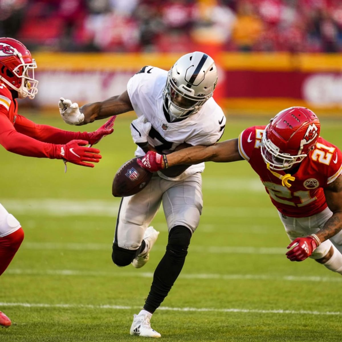 Raiders with 5 turnovers, get crushed by Chiefs 48-9