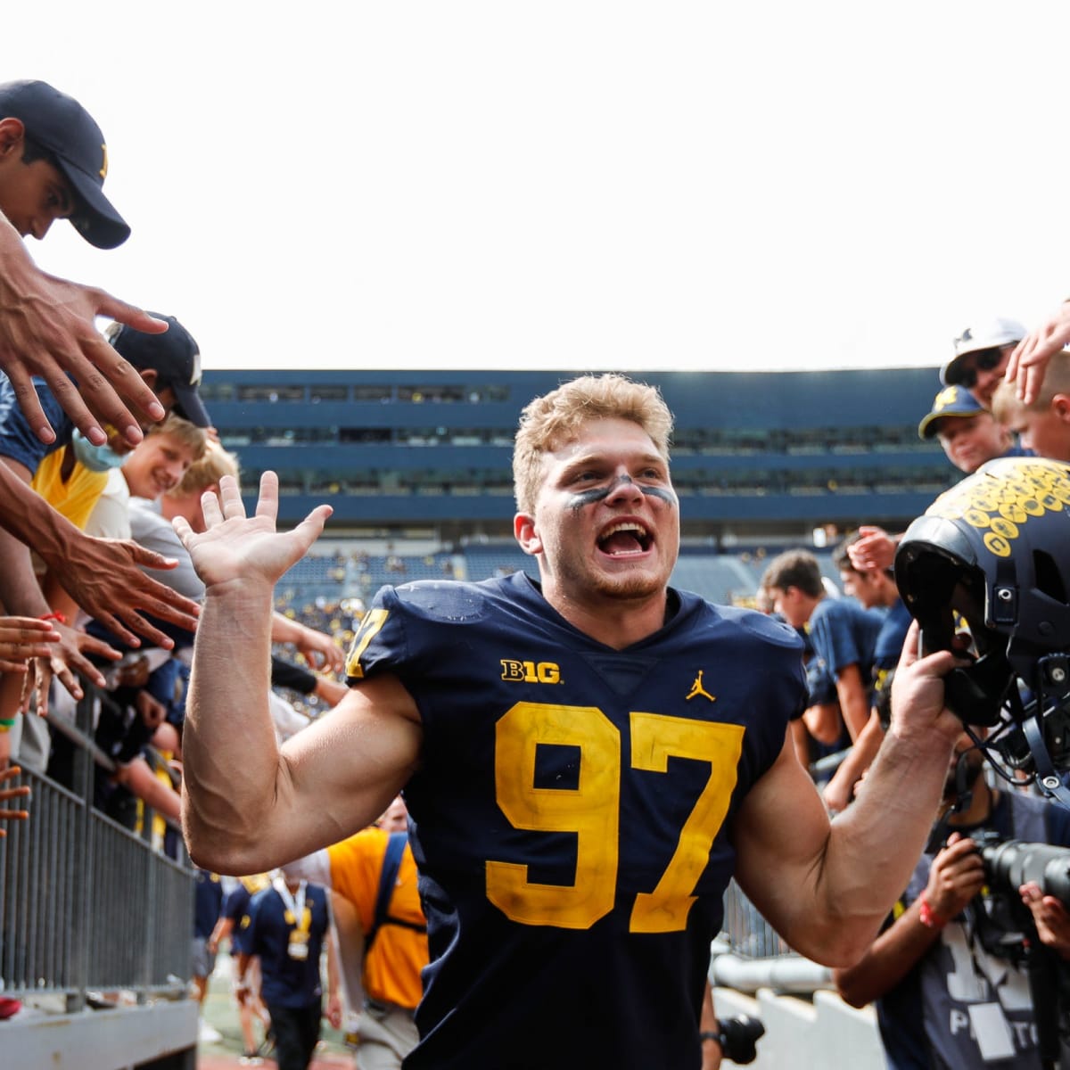 Lions select Michigan DE Aidan Hutchinson with No. 2 pick of 2022 NFL Draft