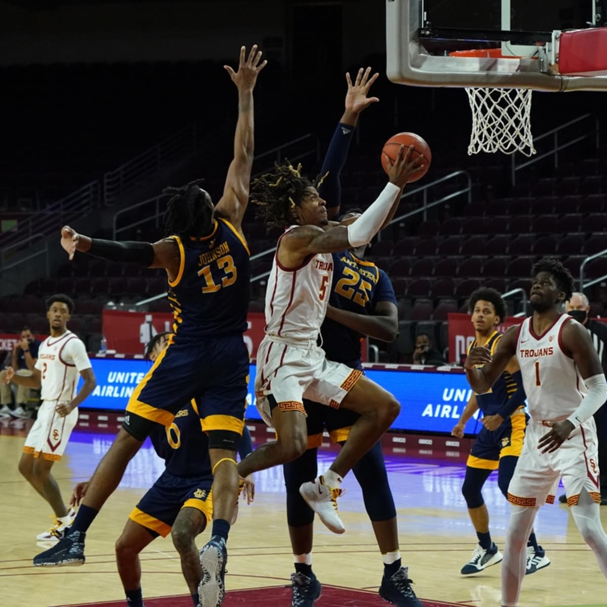 Men's Basketball To Play In Las Vegas Holiday Classic - UCI Athletics