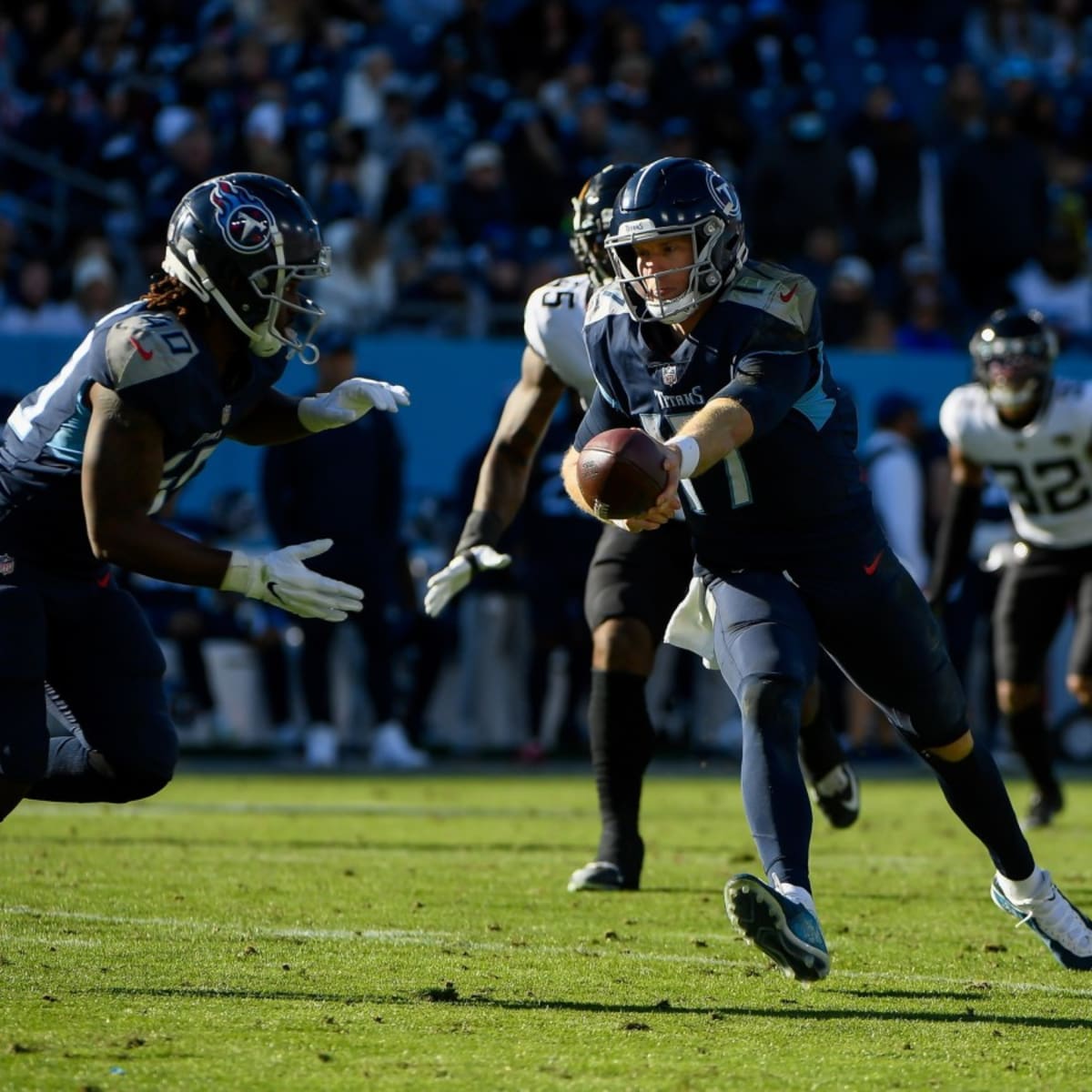 Nashville, United States. 22nd Jan, 2022. Tennessee Titans running back  Derrick Henry (22), who is returning after an extended absence because of  an injury, enters the field before an NFL Divisional Playoff