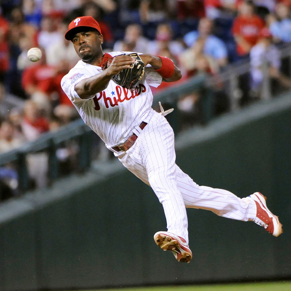 Jimmy Rollins retires with Phillies, runs out onto Citizens Bank