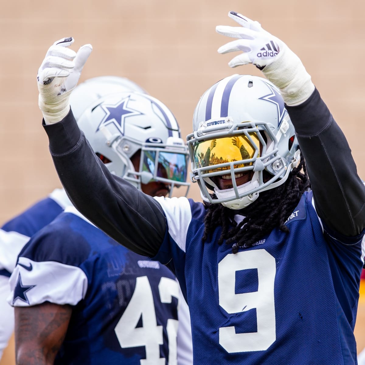 New York Giants linebacker Jaylon Smith (8) during an NFL game