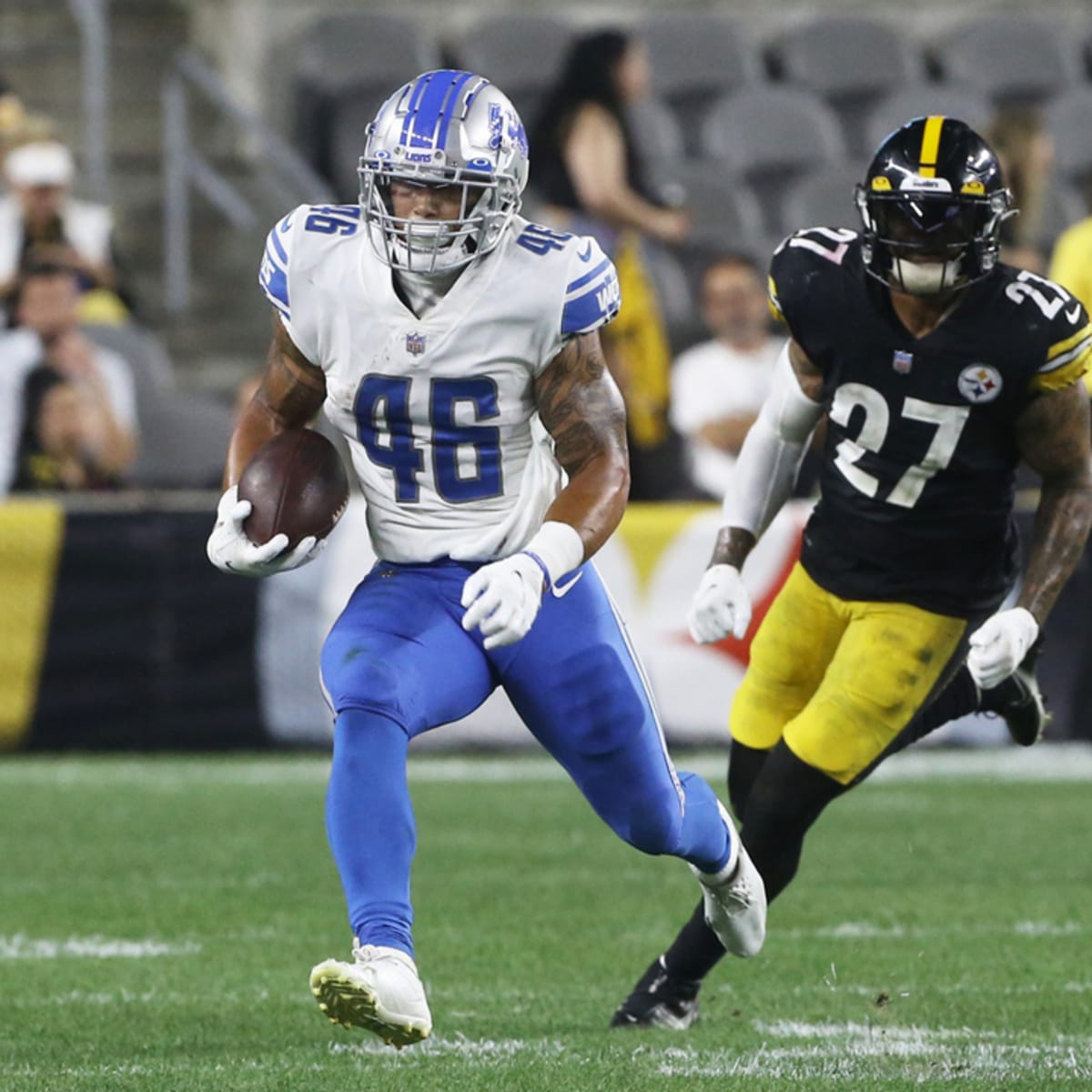 Detroit Lions running back Craig Reynolds (46) rushes against the  Washington Commanders during an NFL football game, Sunday, Sept. 18, 2022,  in Detroit. (AP Photo/Rick Osentoski Stock Photo - Alamy