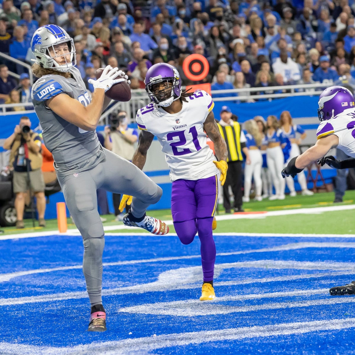 Minnesota Vikings defensive back Bashaud Breeland (21) leaves the field  after being defeated by the Cincinnati Bengals Sunday, Sept. 12, 2021, in  Cincinnati. (AP Photo/Jeff Dean Stock Photo - Alamy