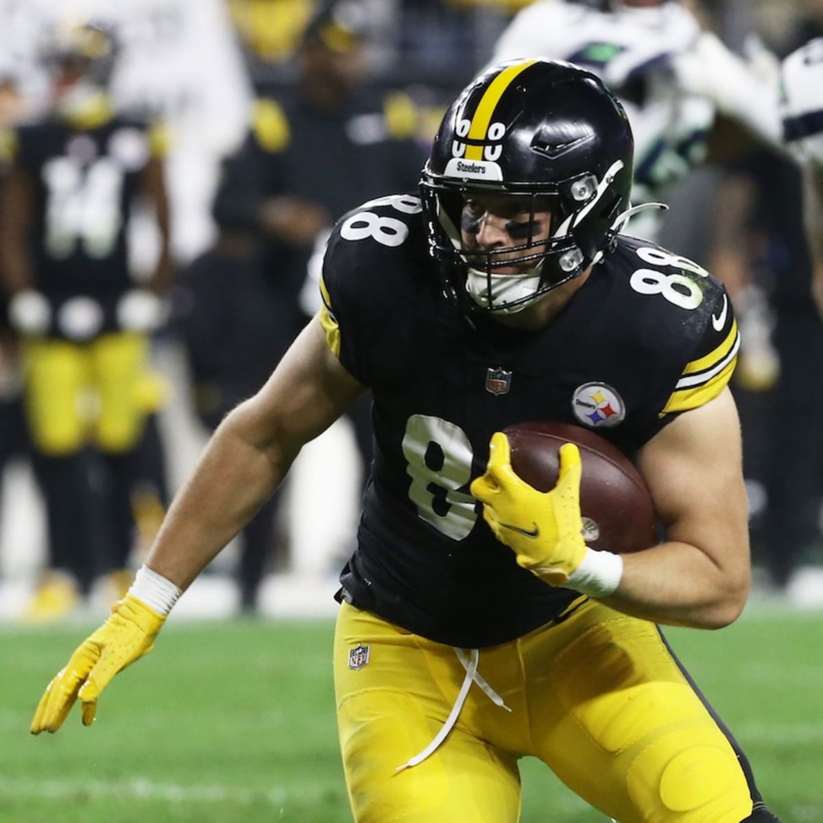 Mass. native and Steelers TE Pat Freiermuth focused on 'taking my game to  the next level' following standout rookie year in Pittsburgh 