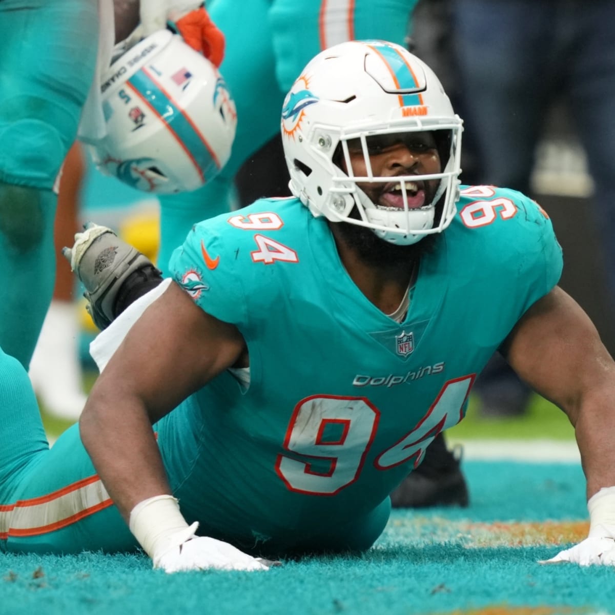 What Christian Wilkins' return means for Dolphins, plus Tua now