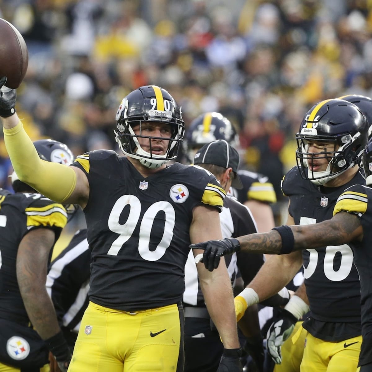 With that sack, T.J. Watt is now tied with James Harrison for the most  sacks in #Steelers history with 80.5. 