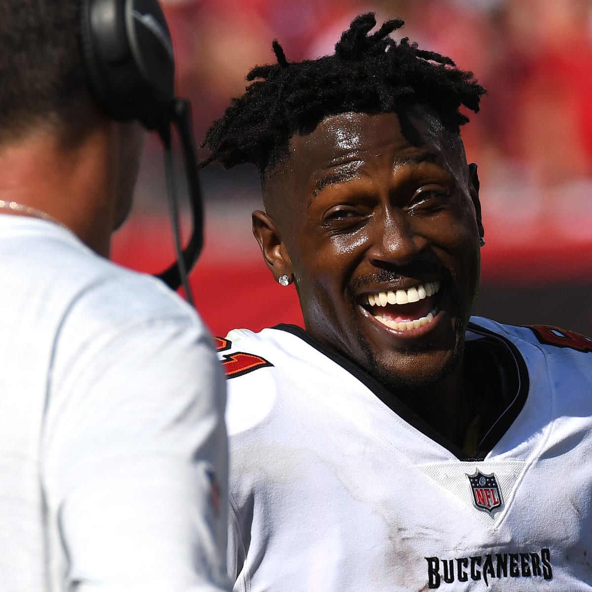 Tampa Bay Buccaneers put star WR Antonio Brown on COVID-19 list