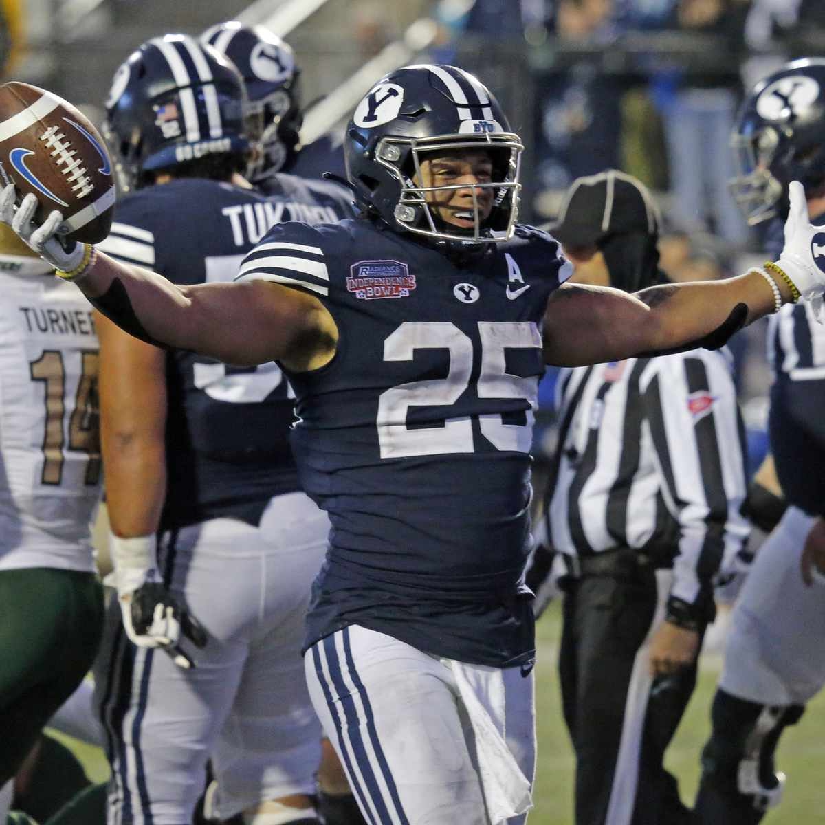 Tyler Allgeier Becomes the First BYU RB to Eclipse 1,000 Rushing Yards in  an NFL Season - BYU Cougars on Sports Illustrated: News, Analysis, and More