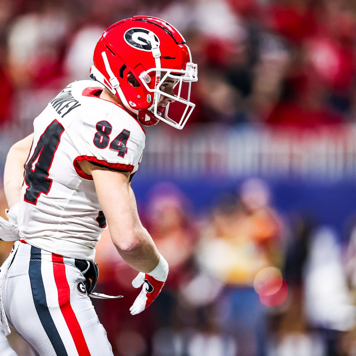 Georgia football offensive lineman Jamaree Salyer sidelined by injury