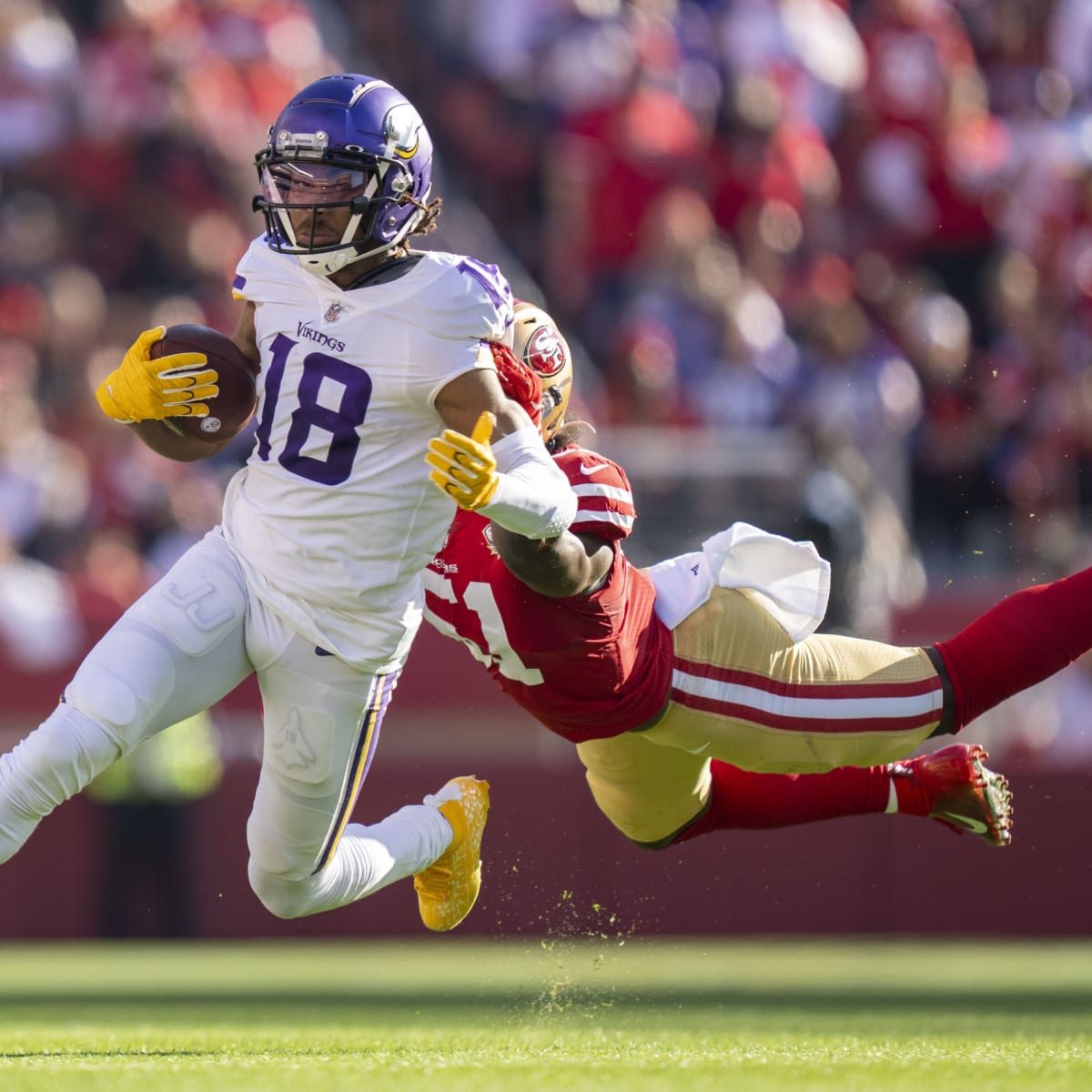 Justin Jefferson sports Randy Moss Pro Bowl jersey during warmups ahead of  'Monday Night Football'