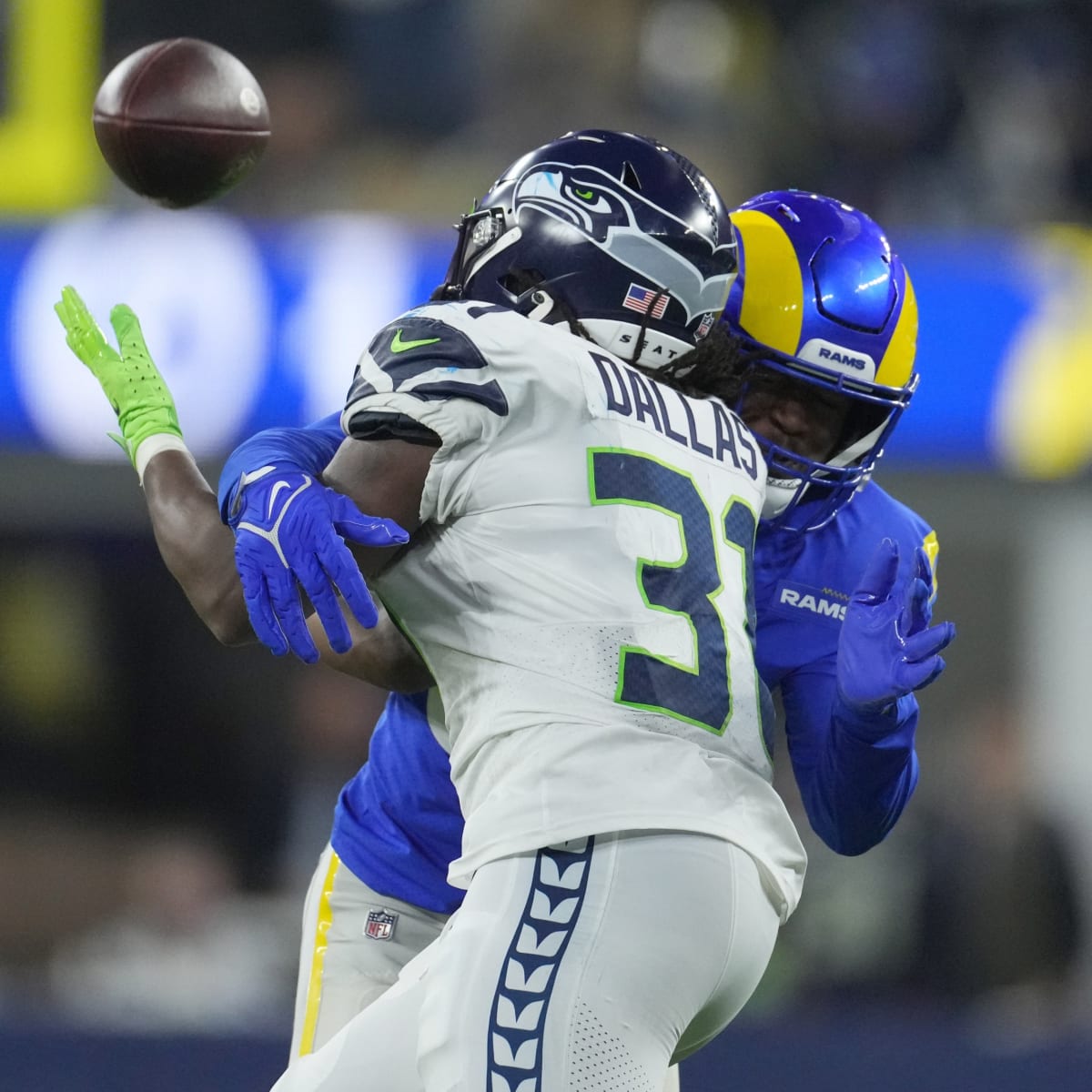 NFL World Reacts To The Seahawks' Thursday Uniform - The Spun