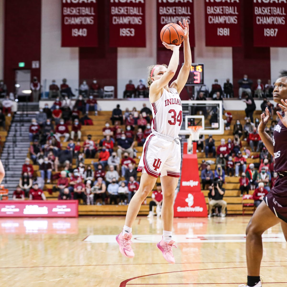 Indiana Women's Basketball Hosts Last Nonconference Game Versus Southern  Illinois - Sports Illustrated Indiana Hoosiers News, Analysis and More